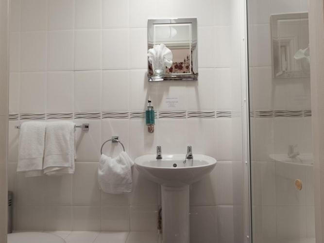 The Fountain Inn Hendy Habitación foto